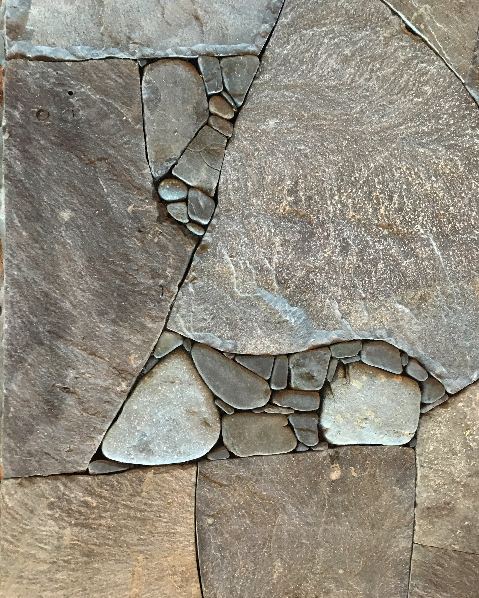 Pebble inlay in a triangular detail pattern