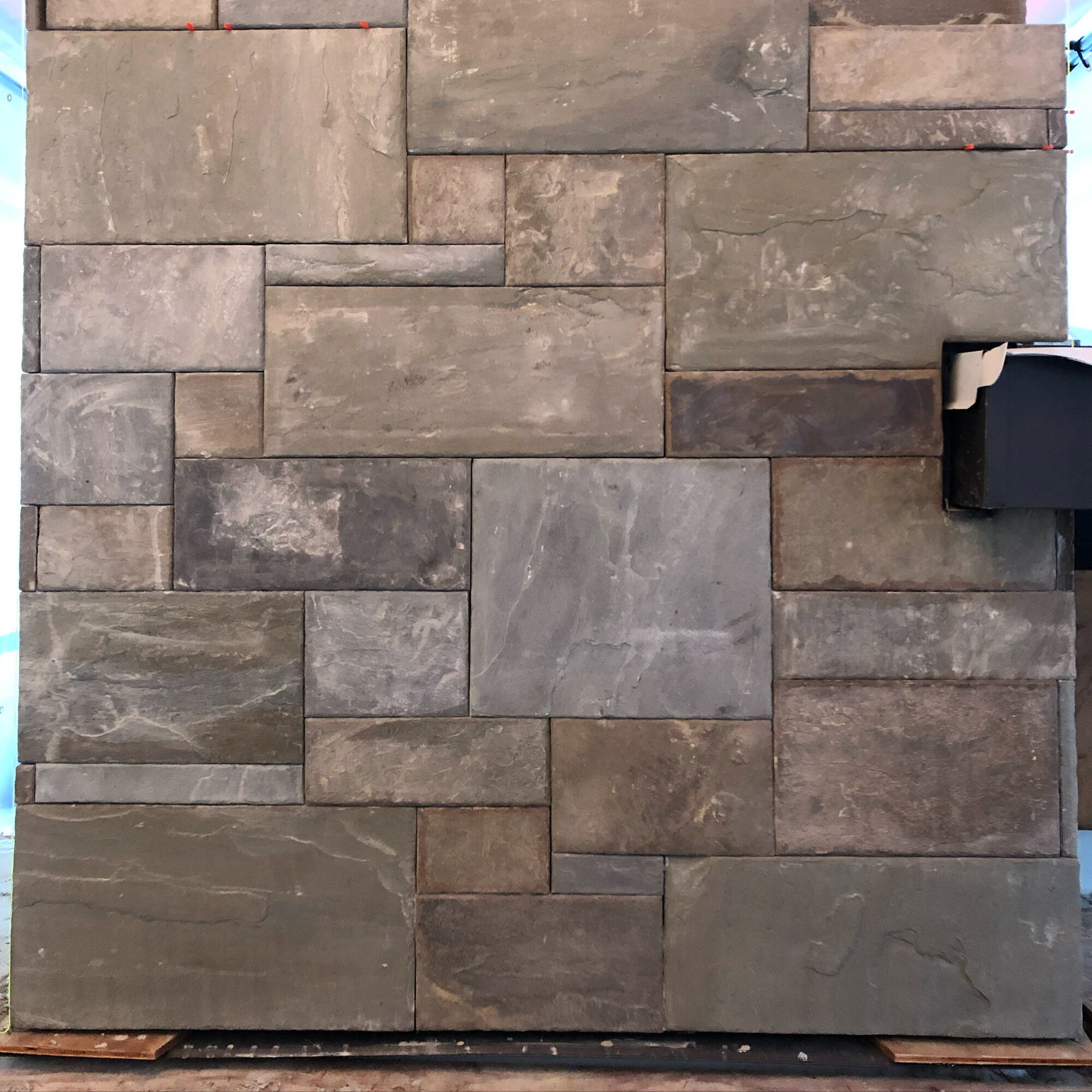 Dimensional stone wall panel detail